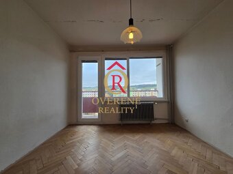 Na predaj veľký 3 izbový byt s komorou a 4 lodžiami v centre - 15