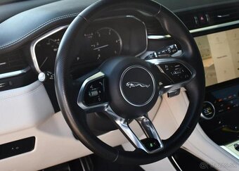 Jaguar F-Pace D200 AWD R-DYNAMIC ZÁRUKA PANO 150 kw - 15
