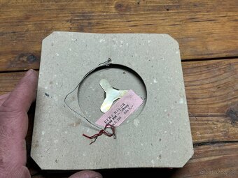 Staré Vianočné ozdoby s lampiónom a káblami. - 15