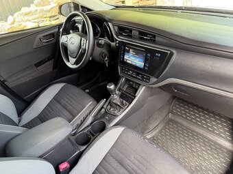 Toyota Auris combi 1.6 97kW, 8/2015 kup.SR 106tis.km - 15