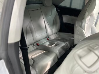 Audi RS5 V8 4.2 FSI quattro S-tronic - 15