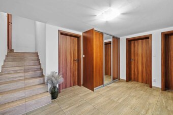 REZERVOVANÉI Predaj 5 - izb.dom v obľúbenej lokalite Ivanka  - 15