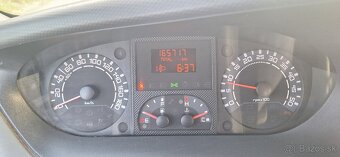 IVECO HÁKOVÝ NOSIČ KONTAJNEROV - 6 MIESTNE - NOVÁ STK - 15