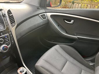 Hyundai i30 kombi 1.6 benzí 88kW 2013 - 15