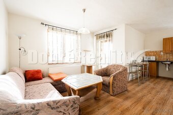 PREDAJ: Zariadený dom so 4 apartmánmi na okraji Muránskej pl - 15