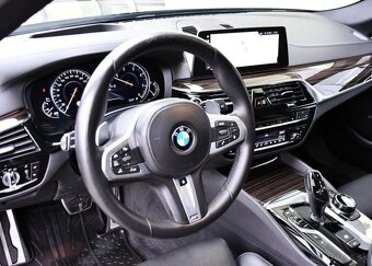 BMW Řada 5 M550d XD HUD B&W MASAŽ PANO 294 kw - 15