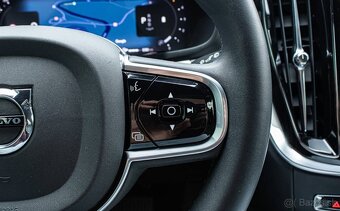 Volvo V60 B4 2.0d mHEV 145kW 2023 automat - 15