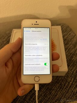 Apple iPhone SE 2016 32GB Rose Gold - 15