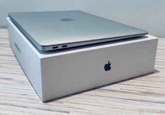 Macbook Air 13” i5 1,6GHz, 256GB SSD, 8GB RAM, top stav - 15