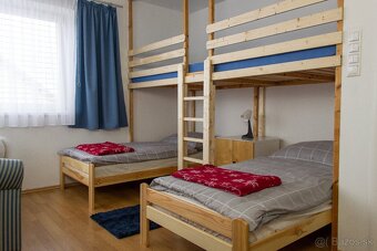 Dom s bazénom, dvojgarážou, veľkou terasou pri Žiline - 15