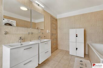 REB.sk Predaj 4 izbový dom.100 m2, pozemok 208 m2, Štúrova u - 15