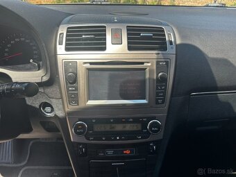 Toyota Avensis Combi 140 kW - 15