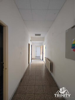 Na prenájom podlažná budova pri centre v mesta Šurany - 15