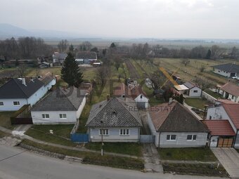 Dve stavebne parcely s rozhlohou 2025 m² s rodinnym domom - 15