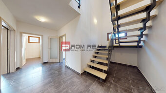 Na PREDAJ 5 izbový rodinný dom s nádherným výhľadom a garáž - 15