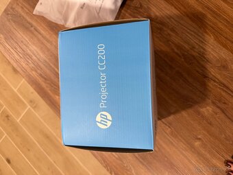 Nový HP Projector CC200 s diaľkovým ovládačom plus plátno - 15