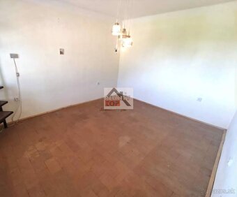 Rodinný dom - priestranný, dvojgeneračný, investičná príleži - 15