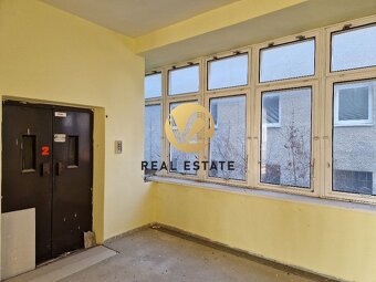 Na PREDAJ budova 3000m2 v Nitre - 15