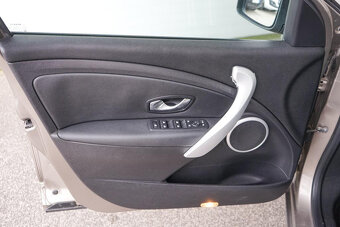 100- RENAULT Fluence 2010 benzín 1.6i 81kw - 15