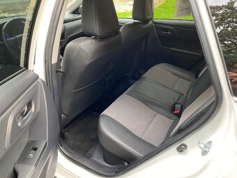Toyota Auris 1.8i HYBRID, rok 12/2018, naj.92xxx km - 15