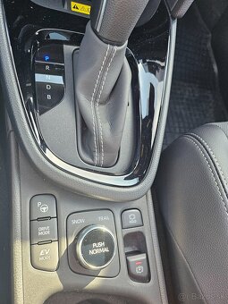 Toyota yaris cross 2025 hybrid facelift 132 koní 4x4 - 15