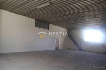 Skladový areál s pozemkom 10 000 m2 v priemyselnej zóne - 15