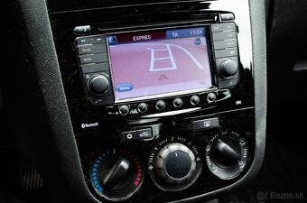 Opel Corsa 1.4 16V Cosmo - 15