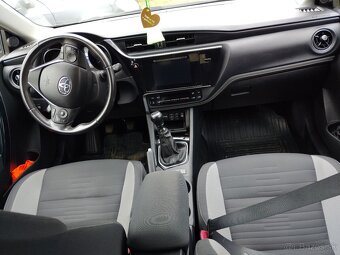 Toyota Auris Touring Sports - 15