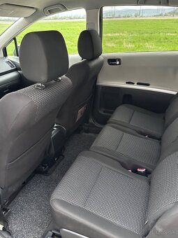 Toyota Corolla Verso 2.2 D-CAT 130 kW (177 PS) - 15