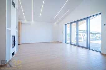 Nadčasové rodinné domy v skvelej lokalite pod Tatrami - 15