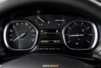 Prenajom 9 miestneho vozidla Toyota automat - 15