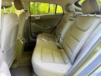 Hyundai IONIQ,38,3 kWh,SoH 100%,TČ,BlueLink, sDPH 17 210,- - 15