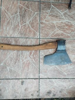 Staré plechové autíčka,busta,staré hračky, koreničky,hodiny - 15