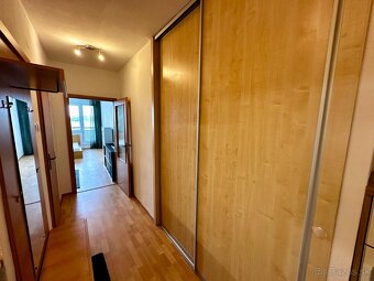 Svetlý 1 izbový byt na prenájom s parkovaním a výbornou dost - 15