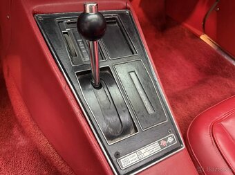 Chevrolet Corvette C3 Targa z roku 1972 - 15