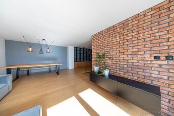 MIKELSSEN - Na predaj 3izbový apartmán  krásnom prostredí - 15
