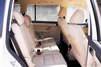 Volkswagen Touran 1.6 TDI DSG - 15