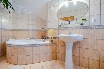 Na PREDAJ 4i rodinný dom s garážou 132 m2 v centre Nitry - K - 15