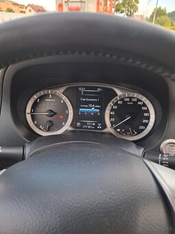 Nissan Navara NP300 Tekna Double Cab 2.3 dCi 190 7 A/T - - 15