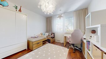 NADŠTANDARDNÝ RODINNÝ DOM - 15