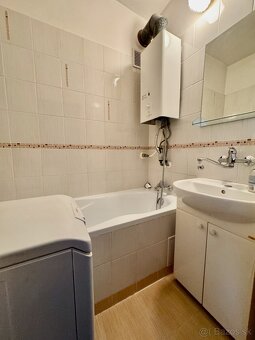 CENTRUM - veľký tehlový 3i byt, 85m2, loggia, garáž - 15