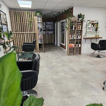 ODSTÚPIM zabehnutý kadernícky salón s novým HEAD SPA
 - 15