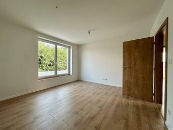 Skolaudovaný 4 izbový dom s veľkou výmerou a vlastnou Garážo - 15