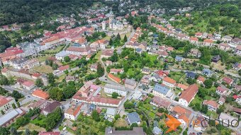 NA PREDAJ JEDINEČNÝ RODINNÝ DOM V KREMNICI NA ANGYALOVEJ ULI - 15