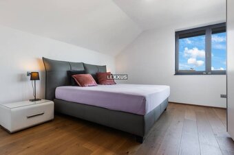 | Veľkorysý 8-izbový rodinný dom s bazénom na Zvončekovej ul - 15