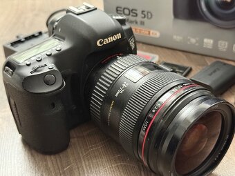 Canon EOS 5D MarkIII - Objektiv Canon EF 24-70mm 1:2.8 - 15