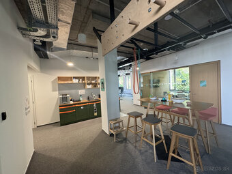 Prenájom samostatného kancelárskeho traktu 867 m² pri nábrež - 15