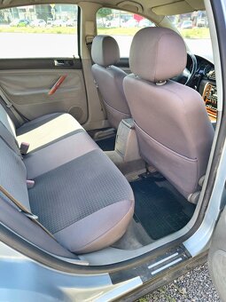 Volkswagen Passat 1.9 TDI Comfortline 4-Motion - 15