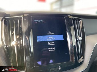 Volvo XC60 B4 145 kW AWD Geartronic R-Desing - 15