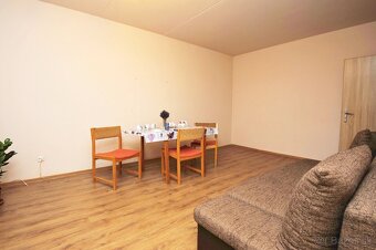 Veľký 4 izbový byt s balkónom - Na predaj - 15